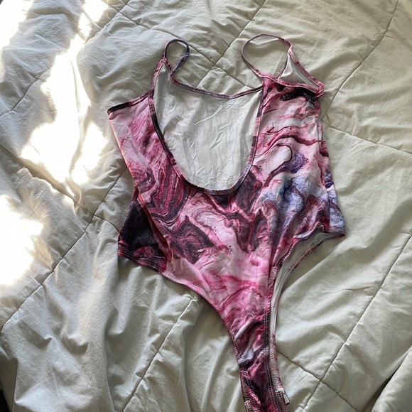 Pink marbled bodysuit - Picture 2 of 3